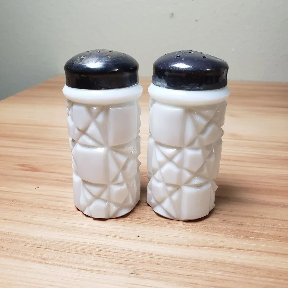 Vintage Quilted Milkglass Salt And Pepper‎ Shaker Set White